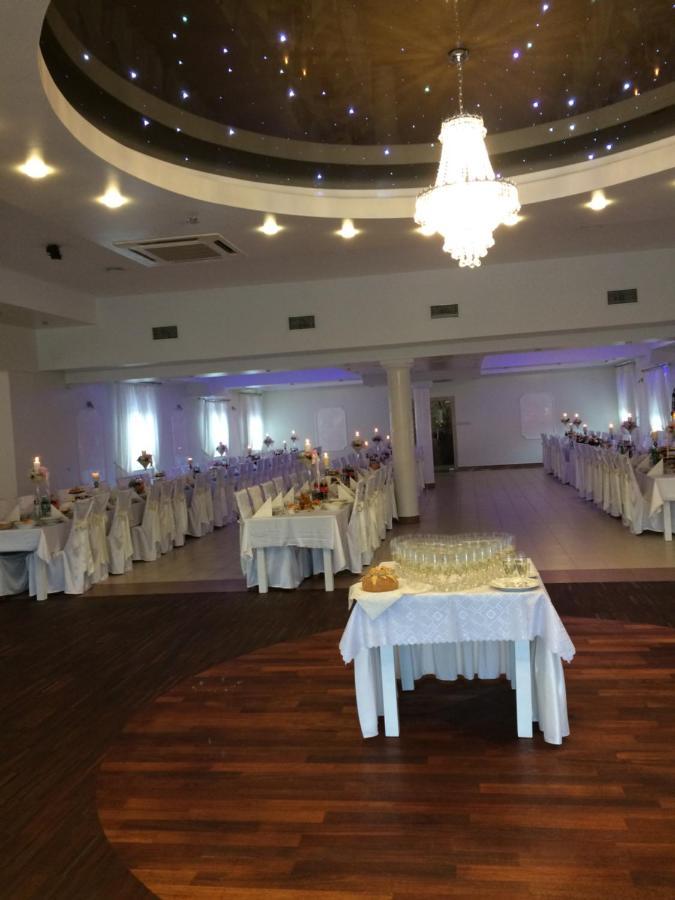 Hotel Arkadia Konskie Esterno foto