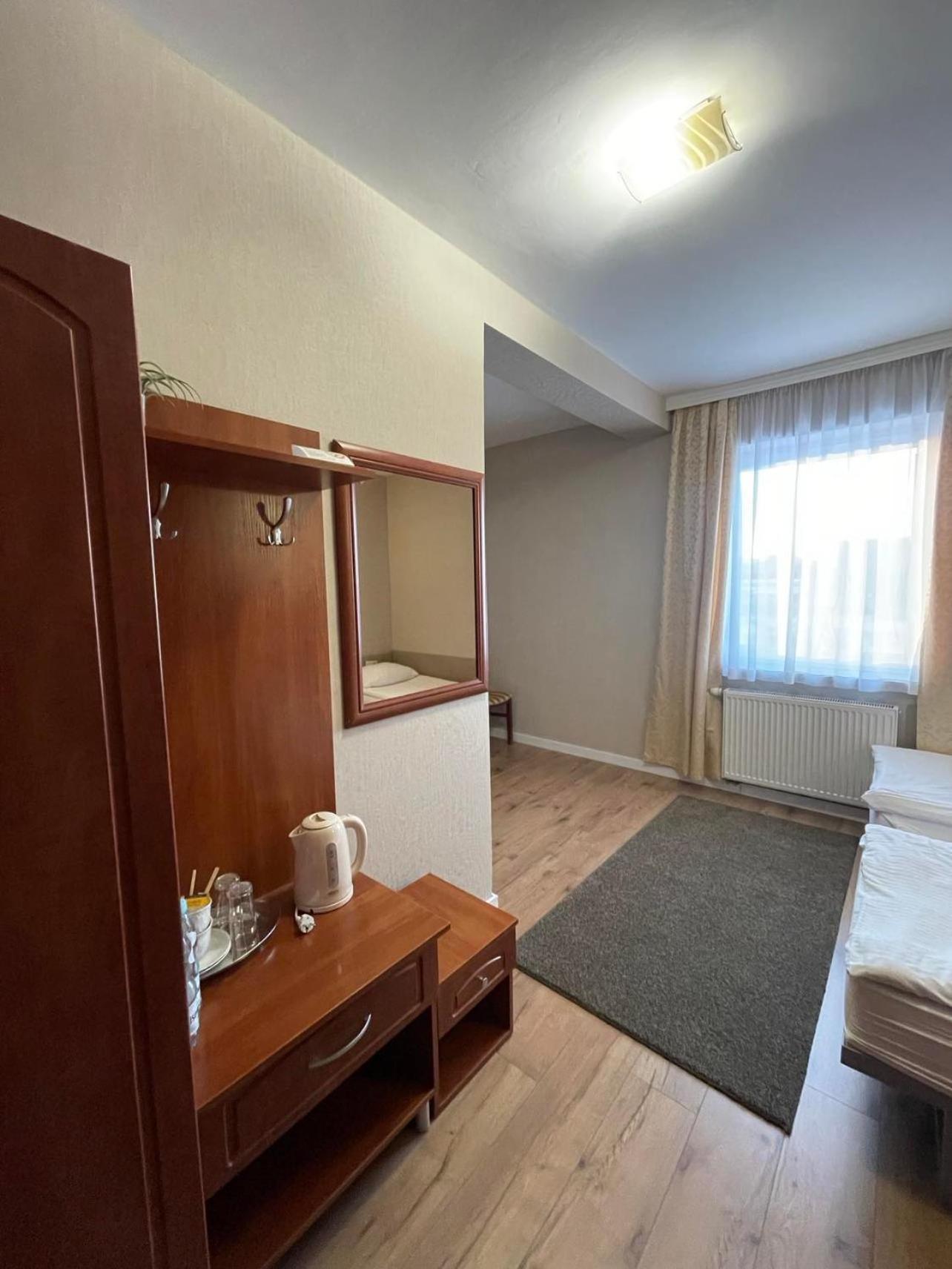 Hotel Arkadia Konskie Esterno foto