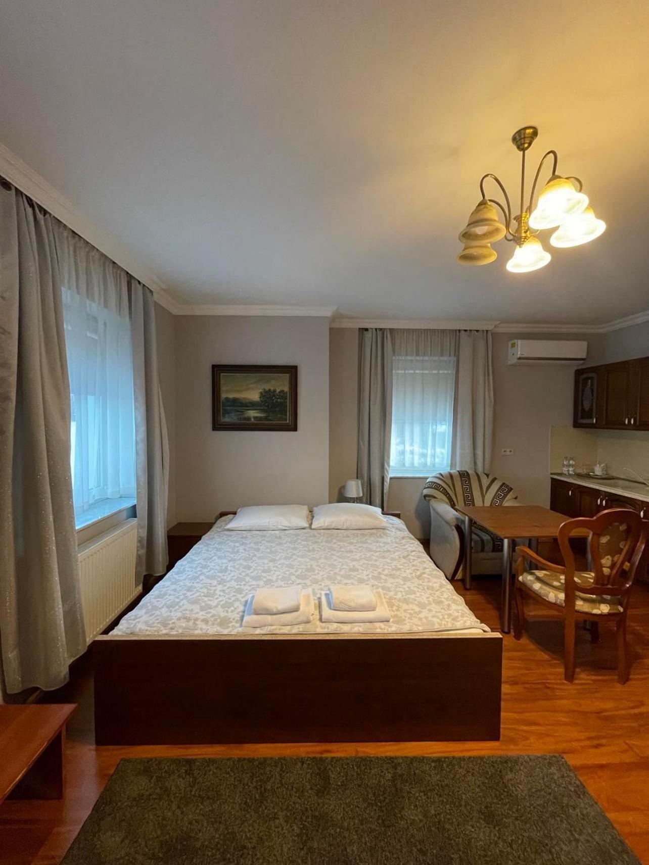 Hotel Arkadia Konskie Esterno foto